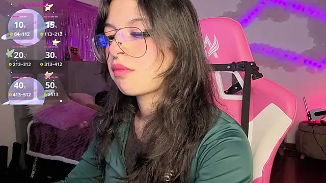 Snapshot of larah_uwu chatting on 02-04-26, 10:15 larah uwu online show from 02-04-26, 10:15