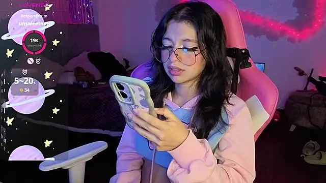 Snapshot of larah_uwu chatting on 02-14-26, 07:54 larah uwu online show from 02-14-26, 07:54