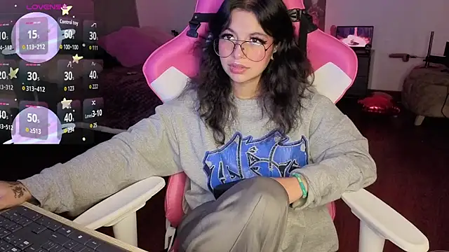 Snapshot of larah_uwu chatting on 02-16-26, 07:21 larah uwu online show from 02-16-26, 07:21