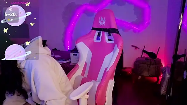 Snapshot of larah_uwu chatting on 02-19-26, 07:54 larah uwu online show from 02-19-26, 07:54