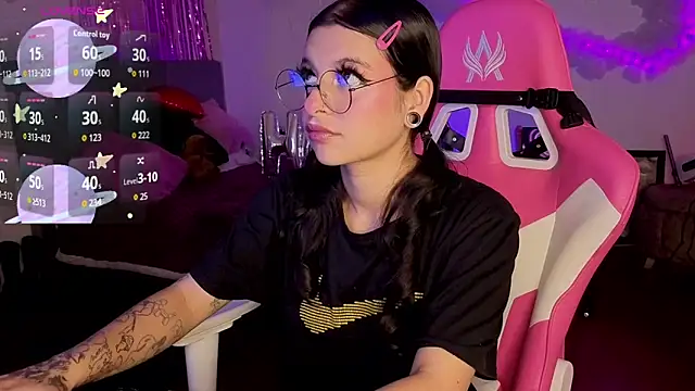 Snapshot of larah_uwu chatting on 02-26-26, 07:57 larah uwu online show from 02-26-26, 07:57