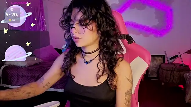 Snapshot of larah_uwu chatting on 02-27-26, 07:36 larah uwu online show from 02-27-26, 07:36