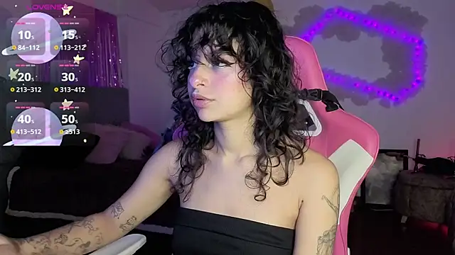 Snapshot of larah_uwu chatting on 02-28-26, 04:52 larah uwu online show from 02-28-26, 04:52