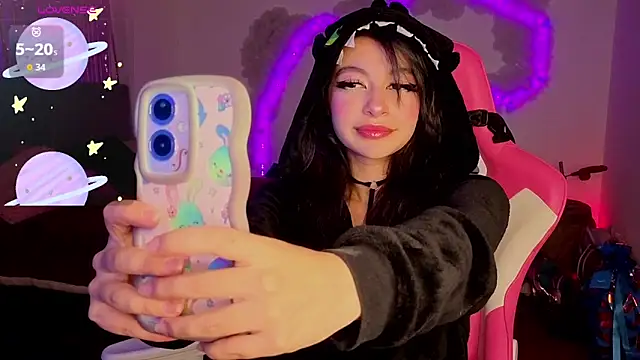 larah uwu online show from 03-14-26, 09:20