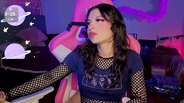 larah uwu online show from 03-30-26, 08:43