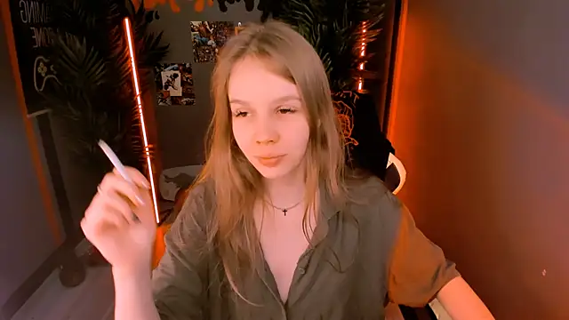 Selen hells weet online show from 10-19-25, 03:56