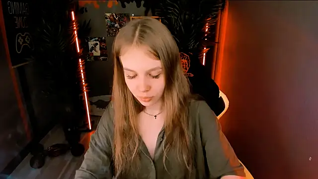 Selen hells weet online show from 10-21-25, 04:51