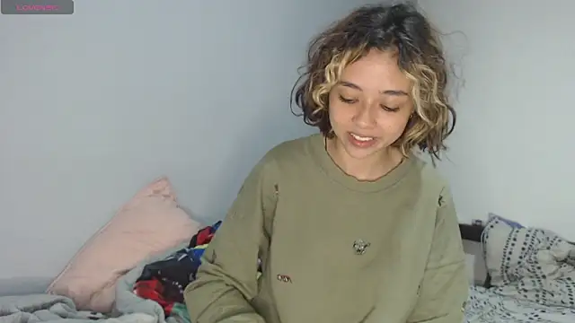 Snapshot of brisazanes chatting on 11-01-25, 10:28 brisazanes online show from 11-01-25, 10:28