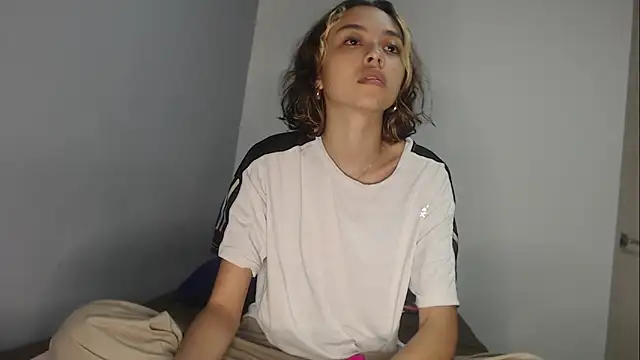 Snapshot of brisazanes chatting on 11-16-25, 02:06 brisazanes online show from 11-16-25, 02:06