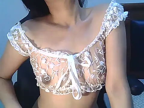 Snapshot of lovelynie123 chatting on 10-24-25, 09:44 lovelynie123 online show from 10-24-25, 09:44