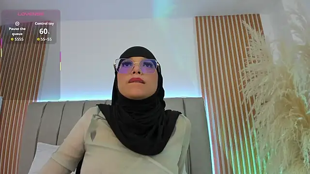 naishaa  online show from 11-29-25, 06:22