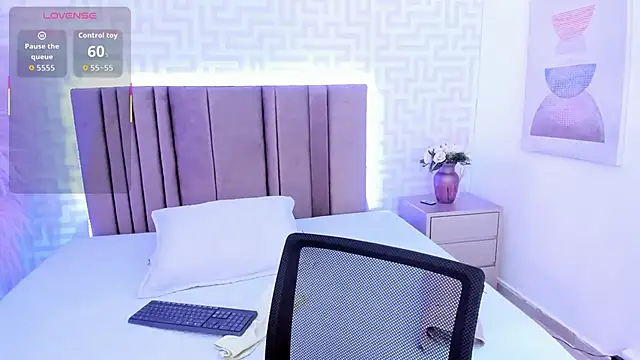 naishaa  online show from 03-24-26, 06:35