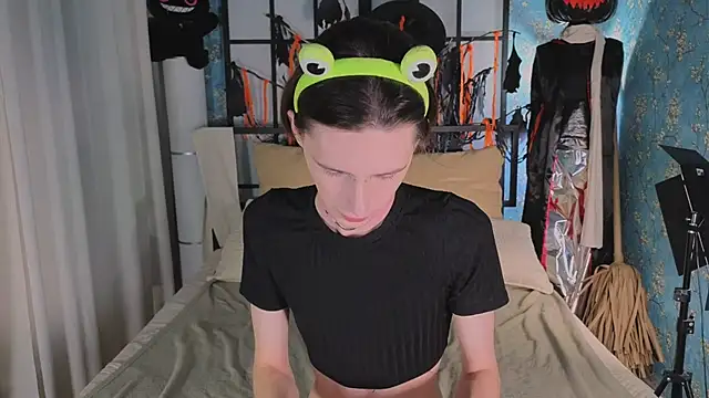 madi snow online show from 11-02-25, 05:21