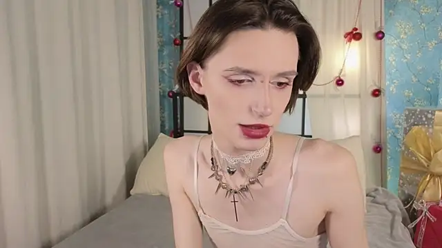 madi snow online show from 12-18-25, 12:22