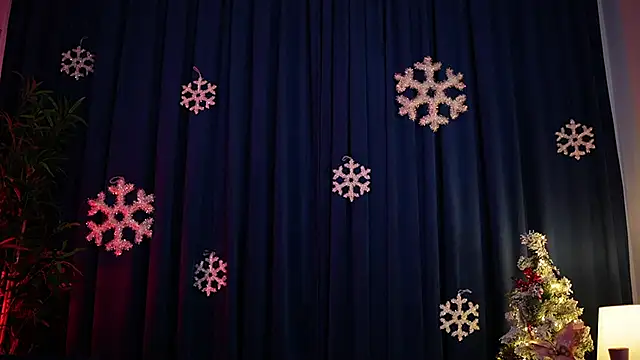 Snapshot of _ChloeLee_ chatting on 12-23-25, 07:28 ChloeLee online show from 12-23-25, 07:28