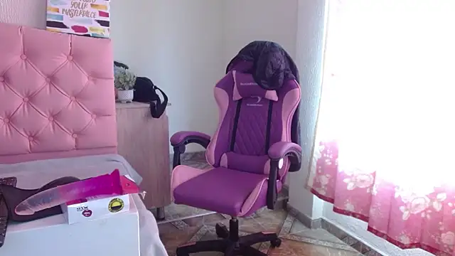 Charlote lowen online show from 10-29-25, 12:29