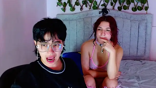 katalinathxandbritney1 online show from 12-15-25, 04:39