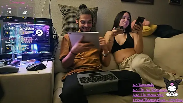 Snapshot of daddysgoodgrl215 chatting on 03-01-26, 06:04 daddysgoodgrl215 online show from 03-01-26, 06:04