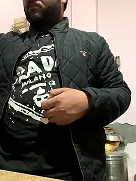 Snapshot of amitsharma7868 chatting on 12-14-25, 02:22 amitsharma7868 online show from 12-14-25, 02:22