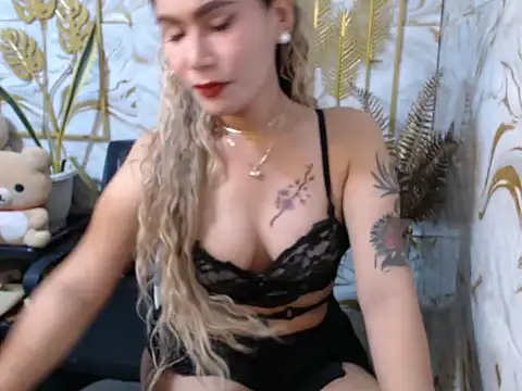 Snapshot of tshot_izzy_88 chatting on 12-14-25, 10:09 tshot izzy 88 online show from 12-14-25, 10:09