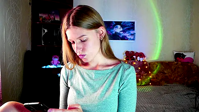 Snapshot of Luntryy chatting on 10-08-25, 08:34 Luntryy online show from 10-08-25, 08:34