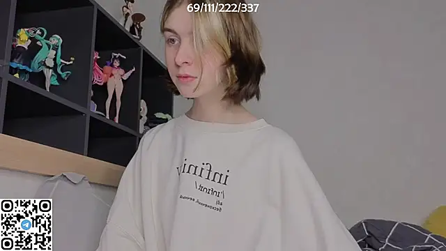 Snapshot of bertamimi chatting on 10-10-25, 06:29 bertamimi online show from 10-10-25, 06:29