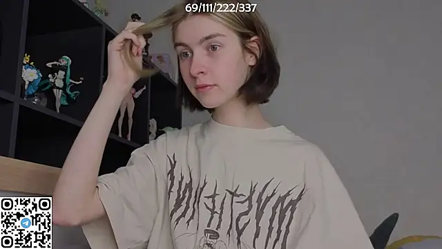 Snapshot of bertamimi chatting on 10-13-25, 06:52 bertamimi online show from 10-13-25, 06:52