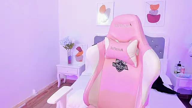 Shaleena  online show from 10-25-25, 08:25