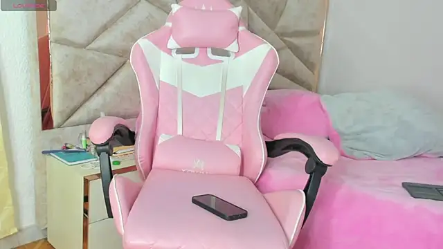 kendal hot01 online show from 10-05-25, 10:51