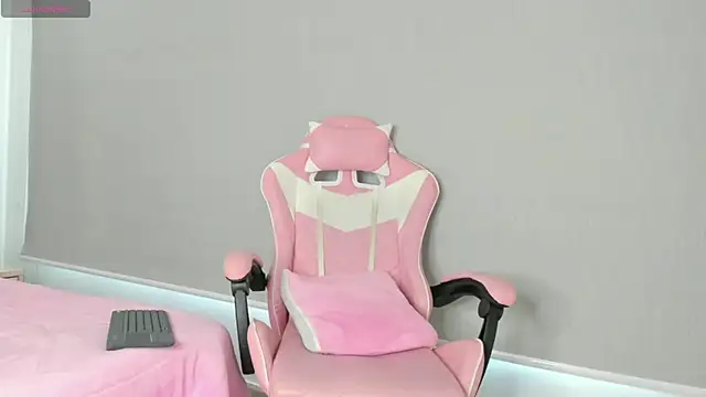 kendal hot01 online show from 11-07-25, 01:00