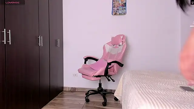 kendal hot01 online show from 03-13-26, 11:55