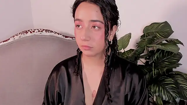 BellaSwwan online show from 11-14-25, 01:43