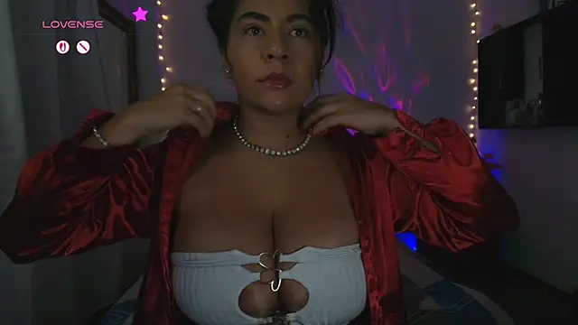 Snapshot of samanthahut1 chatting on 10-18-25, 01:19 samanthahut1 online show from 10-18-25, 01:19