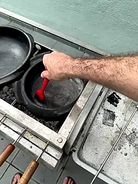 Snapshot of XUCRUTES42 chatting on 10-31-25, 05:36 XUCRUTES42 online show from 10-31-25, 05:36