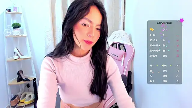 sarah saenz  online show from 11-25-25, 02:44