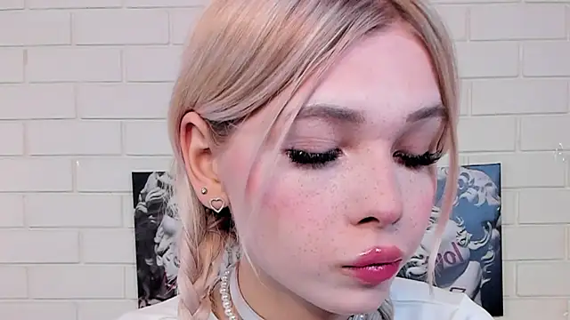 Blondy Fina online show from 10-25-25, 05:04