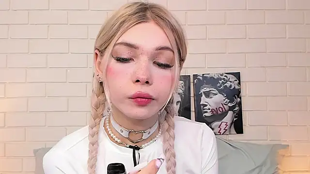 Blondy Fina online show from 10-29-25, 04:26