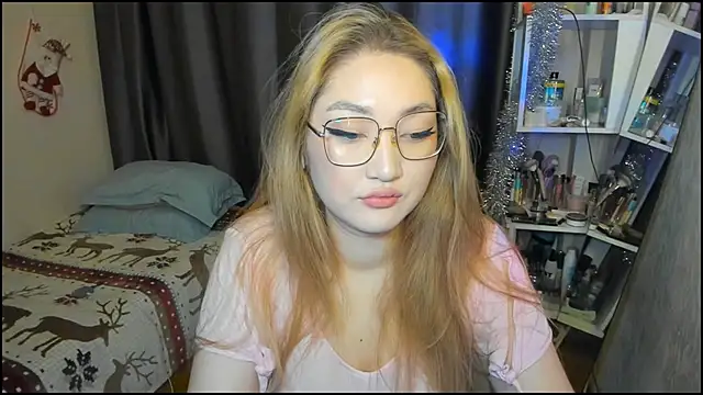 lyra x online show from 12-17-25, 01:44