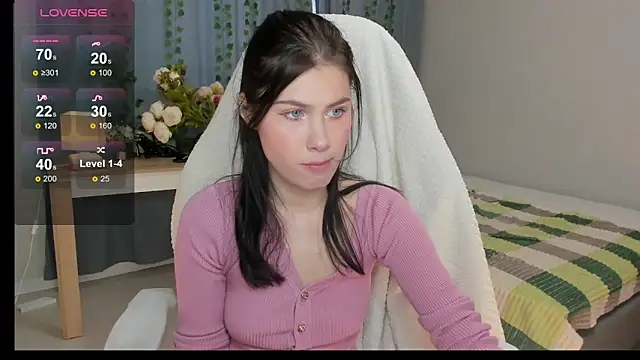 Snapshot of Vanellopes chatting on 02-08-26, 12:08 Vanellopes online show from 02-08-26, 12:08