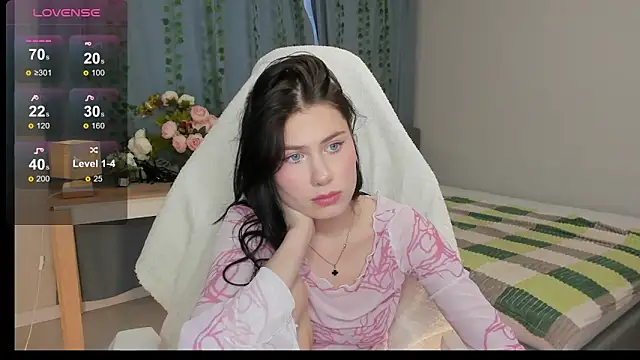 Snapshot of Vanellopes chatting on 02-18-26, 01:29 Vanellopes online show from 02-18-26, 01:29