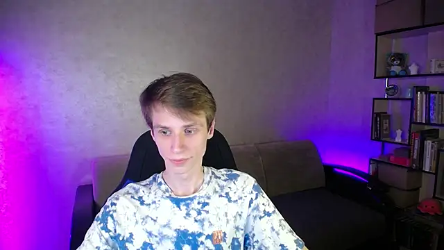 Snapshot of yes_cute_boy_ chatting on 10-17-25, 08:33 yes cute boy  online show from 10-17-25, 08:33