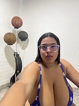 nathalia correa online show from 11-04-25, 01:59