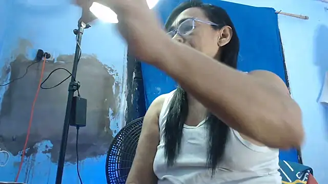 maggi hotsson online show from 10-11-25, 01:05