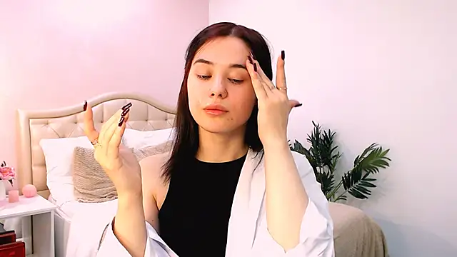 Snapshot of lil_angel_ chatting on 10-14-25, 01:01 lil angel online show from 10-14-25, 01:01