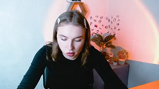 JuliaTopp  online show from 09-18-25, 12:29