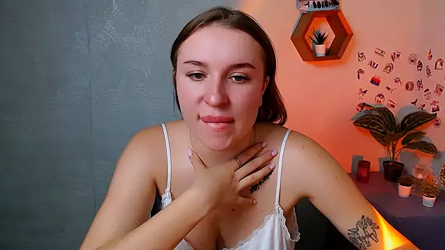 JuliaTopp  online show from 10-10-25, 07:40