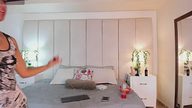 mia rousse25 online show from 10-16-25, 01:45