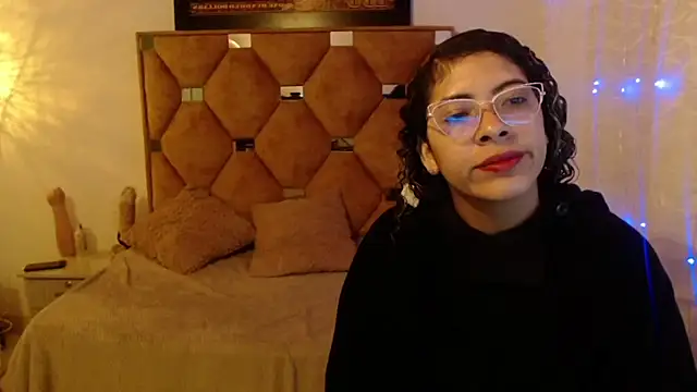 Snapshot of CATTALINAHOT chatting on 02-10-26, 02:37 CATTALINAHOT online show from 02-10-26, 02:37