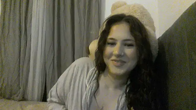 Snapshot of laylabliss chatting on 10-12-25, 11:48 laylabliss online show from 10-12-25, 11:48