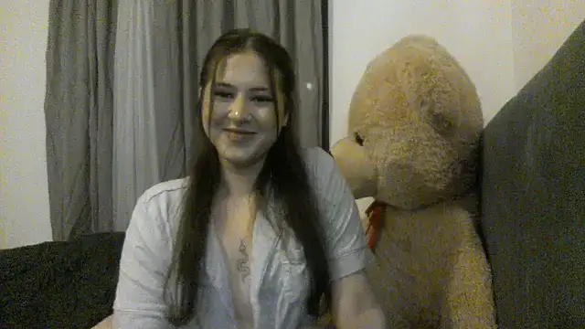 Snapshot of laylabliss chatting on 10-15-25, 12:33 laylabliss online show from 10-15-25, 12:33